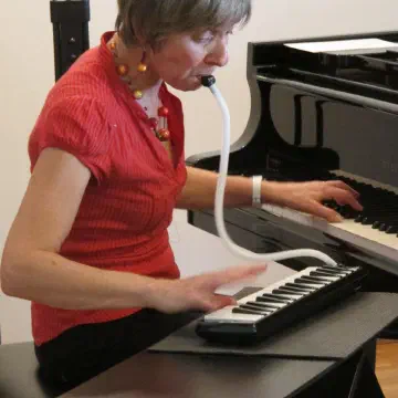 Carole Battais, melodion et piano